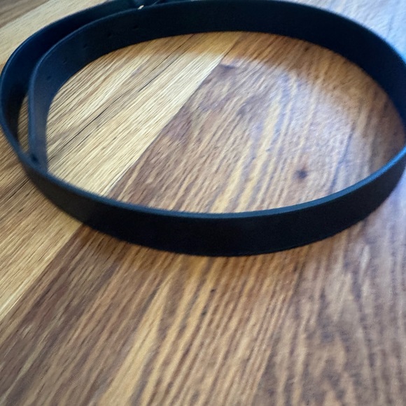 Gucci Black Belt with Gold GG Buckle - Picture 3 of 4
